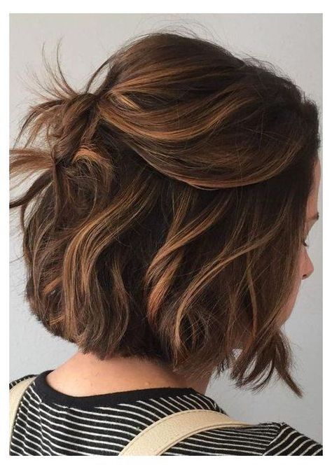 Short Brown Hairstyles, Short Dark Brown Hair, Brown Hairstyles, Short Hair Model, Chocolate Brown Hair Color, Hair Color Caramel, Short Brown Hair, Caramel Balayage, Caramel Hair