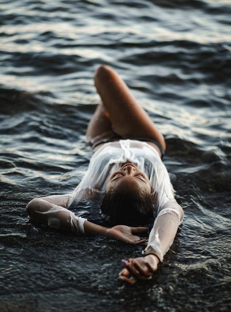 woman in white shirt lying on the beach photo – Free Water Image on Unsplash Beach Fashion Photography, Beach Photo Inspiration, Lake Photoshoot, Beach Photo Session, Foto Portrait, Summer Picture Poses, Woman In White, Budoir Photography, Water Pictures