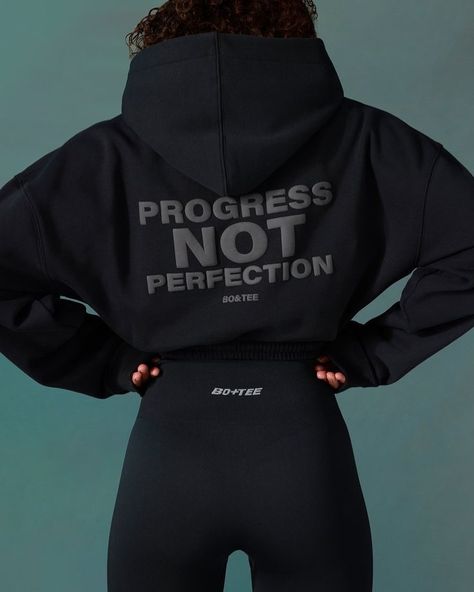 #calmaforte Designer Hoodies Women, Business Hoodie Design, Sweatshirt Designs Ideas, Styling Hoodies Women, Hoodie Product Photography, Cool Sweatshirt Designs, Hoodie Ideas Design, Hoodie Print Design Ideas, Sweatshirt Photoshoot Ideas