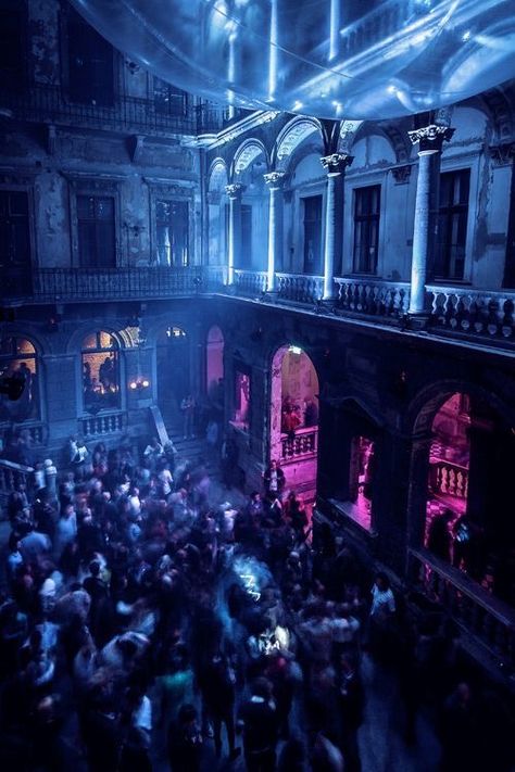 Club Nightclub, Goth Club, Underground Club, Night Club Aesthetic, Nightclub Aesthetic, Nightclub Design, Baby Club, Clubbing Aesthetic, World Of Darkness