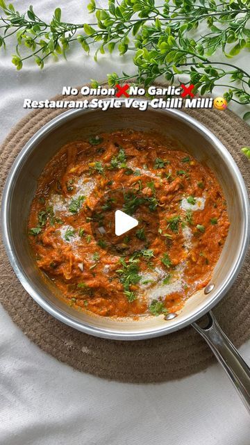 NIDHI JAIN | FOOD BLOGGER on Instagram: "NO ONION ❌ NO GARLIC ❌ RESTAURANT STYLE VEG CHILLI MILLI😋🤤  This restaurant style super delicious and spicy veg chilli milli is perfect blend of spices and flavours and trust me you will love this one as it is my families most favourite gravy too😋🤤  Tip - You can add any veggies of your choice too😋 Make sure the veggies are thinly sliced✌🏻  Follow me on youtube and instagram @cookwithnidhiii 😋  #vegchillimilli #jainvegchillimilli #noonionnogarlicrecipes #noonionnogarlic #noonionnogaicvegchillimilli #noonionnogarlicpunjabisabji #noonionnogarlicdish #noonionnogarlicgravy #jaingravies #jaingravysabji #jaingravysabzi #jainrecipe #jainfood #restaurantstylenainrecipe #restaurantstylenoonionnogarlicrecipe #cookwithnidhiii #yummy #fyp #mumbaifoodblog Jain Recipes Vegetarian Dishes, Veg Curry Recipe, No Onion No Garlic Recipes Vegetarian, Jain Food Recipe Indian, Indian Veg Food Recipes, No Garlic No Onion Recipes, Veg Gravy Recipe Indian, Spicy Snacks Recipes Veg, Jain Recipes Snacks