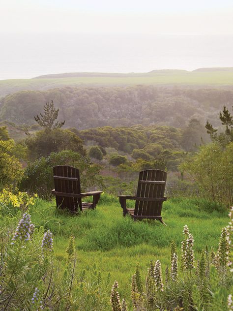 What a great garden view. Country Life, Log Houses, Relaxing View, Peaceful Places, Lush Garden, The Meadows, Belle Photo, Life Is Beautiful, Happy Places