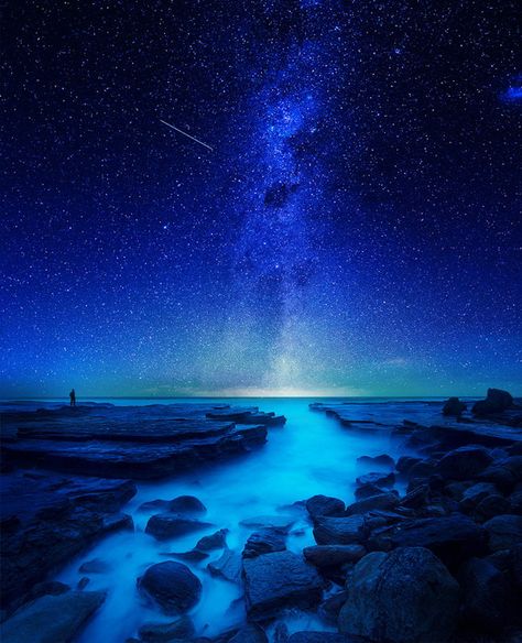 One of the most amazing compositions of a shot encompassing the milky way that I've seen.  Photograph by Goff Kitsawad God's Masterpiece, The Wizard Of Oz, To Infinity And Beyond, The Night Sky, Jolie Photo, Alam Yang Indah, Beautiful Sky, Shooting Stars, Milky Way