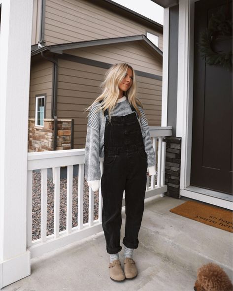 Ziggy Denim Overalls by We The … curated on LTK Fall Overalls, Surfergirl Style, Overalls Outfits, Overall Outfit, Overalls Outfit, Skandinavian Fashion, Trendy Fall, Mode Inspo, Outfit Inspo Fall