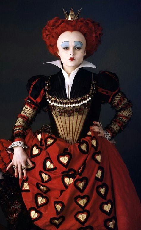 Red Queen Costume, Queen Of Hearts Halloween Costume, Queen Of Hearts Halloween, Alice In Wonderland Outfit, Queen Alice, Alice Costume, Queen Of Hearts Costume, Alice In Wonderland Costume, Wonderland Costumes