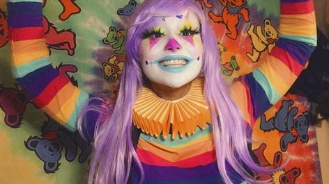 Pride Clowns, Clown Laughing, Clown Relationship Memes, Clown Memes Funny, 2016 Clown Sightings, Send In The Clowns, Clowning Around, Funny Outfits, Clown Makeup