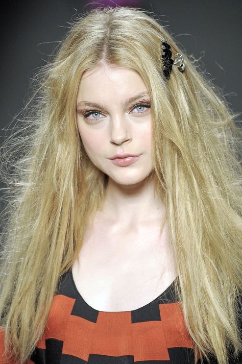 Famous Supermodels, Jessica Stam, Runway Hair, Canadian Models, Natalia Vodianova, Canadian Actresses, Victoria Secret Fashion Show, Sonia Rykiel, Blonde Color