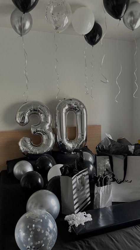 Black, white and silver balloons decorations 30th Birthday Idea For Boyfriend, 30 Decorations Birthday Men, Birthday Surprise Boyfriend At Home, Guy Birthday Room Decoration, 30 Birthday Boyfriend, Boyfriend Birthday Balloons, 30th Birthday Gift Ideas For Him, Boy 30th Birthday Ideas, Morning Birthday Surprise For Him