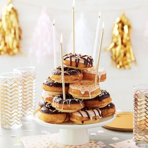 Donat Cake Birthday, Donut Stack Cake, Donuts Cake Birthday, Donut Cake Birthday, Donut Birthday Cake, New Years Eve Dessert, Gold Donuts, Donuts Cake, Donut Tower