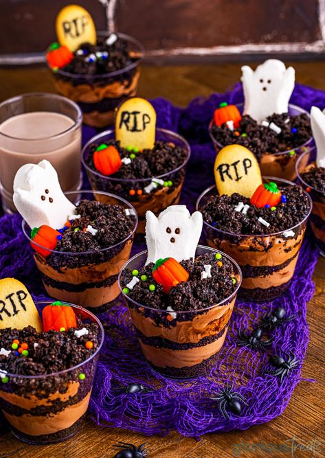 Halloween Pudding Cups, Dirt Cakes, Dirt Cups Dessert, Halloween Pudding, Dirt Cups Recipe, Dirt Pudding Cups, Pudding Cup Recipes, Chocolate Pudding Cups, Dirt Dessert