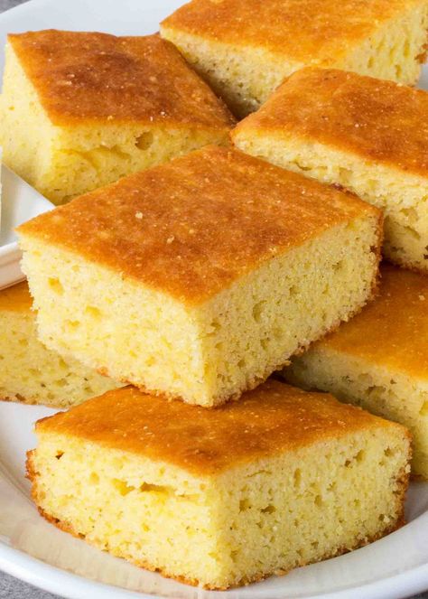 Sweet Yankee cornbread. A favorite of New Englanders! This version made with Greek yogurt and extra cornmeal. Great with chicken or chili. #sidedish #thanksgiving #baking #bread Corn Flour Bread, Potatoes Stuffed, Cornbread Recipes, Thanksgiving Baking, Baking Recipes For Kids, Flour Bread, Corn Flour, Coffee Cakes, Corn Bread Recipe