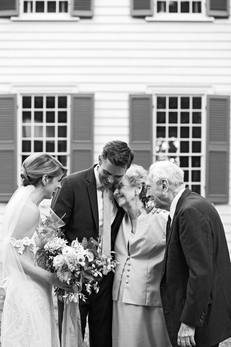 Wedding Family Photos Group Shots, Wedding Family Photos, Elegant Wedding Rings, Family Wedding Photos, Wedding Portrait Poses, Wedding Picture Poses, Group Shots, Rings Bands, Candid Wedding Photos