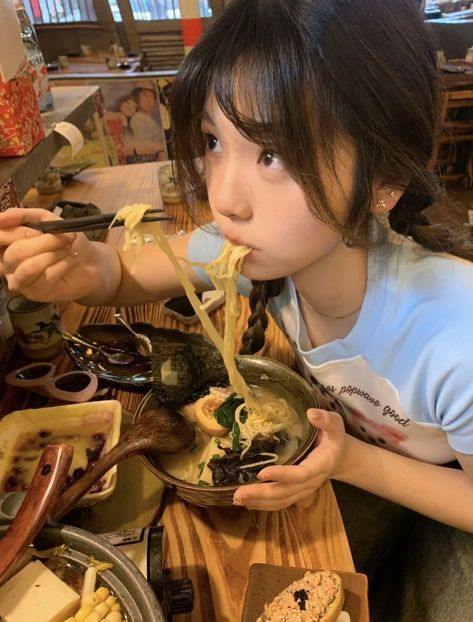 Eating Noodles, Ramen Restaurant, Sea Breeze, Ulzzang Girl, Ramen, Noodles, Tin