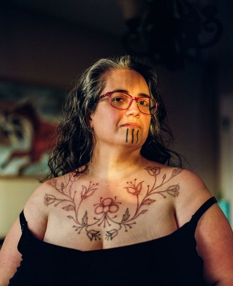 An ‘Ancestral Memory’ Inscribed in Skin - The New York Times Native Tattoos For Women, Ojibwe Tattoo, Alaska Tattoos, Native Tattoos, 30 Fashion, Line Tattoos, Body Mods, Clothes Horse, Tattoo Artist