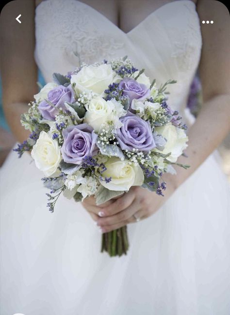 White And Purple Bridal Bouquet, Prom Flowers Purple, Lilac Wedding Florals, Purple White Bouquet, Wedding Flowers Lilac, Lilac Wedding Theme, Lavender And White Roses, Bridal Flowers Bouquet, Purple And White Roses