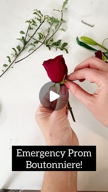 Flower Moxie on Instagram: "Have you ever tried a brooch pin instead of straight pins??" Diy Flower Boutonniere, Wedding Botonier Ideas, Rose Boutineer Ideas, How To Make Boutonnieres, Garden Rose Boutonniere, Diy Boutonniere Homecoming, How To Make A Boutineer, Boutannaires Wedding, Bouteneire Ideas