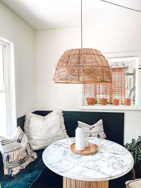 DIY Rattan Basket Pendant Light Wicker Basket Chandelier, Wicker Pendant Light Dining Rooms, Wicker Basket Light Fixture Diy, Rattan Chandelier Living Room, Dining Room Basket Light, Boho Dining Light Fixture, Diy Rattan Pendant Light Shade, Diy Wicker Pendant Light, Rattan Pendant Light Living Room