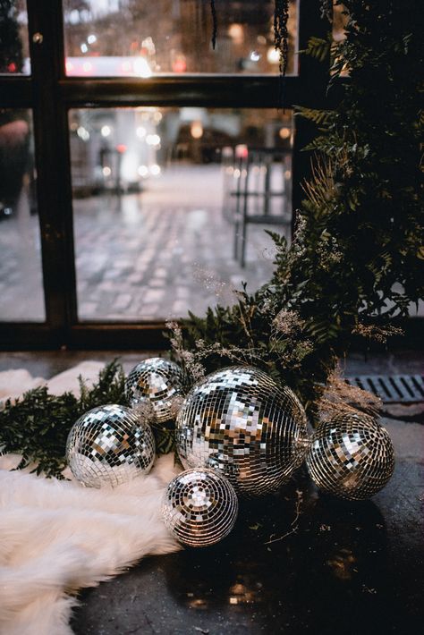 Modern Winter Wedding Decor, Winter Industrial Wedding, Metallic Winter Wedding, Moody Gatsby Wedding, Disco Ball Winter Wedding, Winter Flower Decorations, Winter Wedding Disco Balls, February Wedding Inspiration, Nye Wedding Ceremony Decor