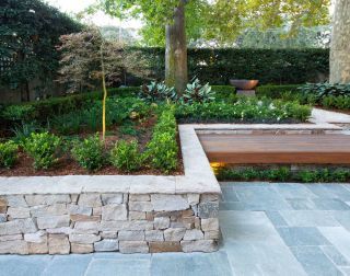 Stone Walls Garden, Eco Outdoor, Rose Garden Design, Outdoor Paving, Stone Wall Cladding, Courtyard Design, Dry Stone Wall, Stone Bench, Dry Stone