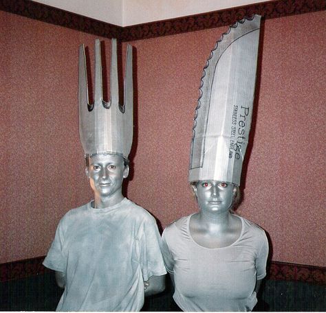 Knife and Fork Diy Fancy Dress Costumes, Costume Halloween Duo, Carnaval Diy, Beauty And The Beast Diy, Fancy Dress Ideas, Halloween Duos, Beast Costume, Matching Halloween Costumes, Trio Halloween Costumes