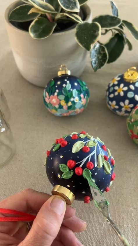 Diy Ornaments As Gifts, Holiday Gifts To Make, Christmas Ornament Contest Ideas, Paint Ornament Ideas, Painted Wooden Snowflake Ornaments, Puffy Paint Ornaments, Diy Christmas Ornaments For Kids Bulbs, Christmas Ordiment Diy, Filling Ornaments Ideas