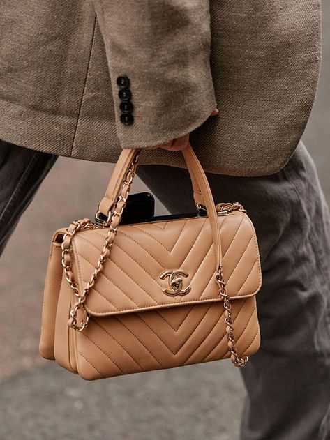 These Are the Top 10 Most Iconic Chanel Bags of All Time Sacs Design, Best Designer Bags, Bag Prada, Chanel Cruise, نظارات شمسية, Tas Fashion, Popular Handbags, Diane Kruger, Cute Handbags