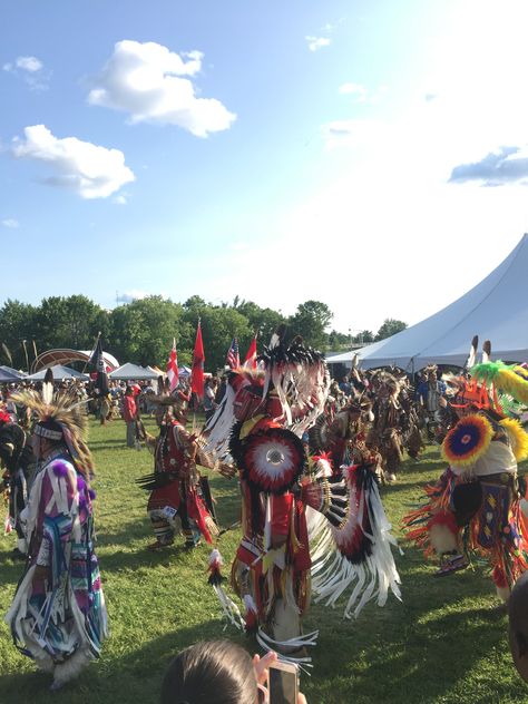 https://flic.kr/p/2hu2qYd | Ottawa Summer Solstice Indigenous Festival and International Competition Pow Wow | Grand Entry Pow Wow Aesthetic, Different Cultures Aesthetic, Indigenous Culture Aesthetic, Indeginous Day, Powwow Aesthetic, Character Mapping, Native American Aesthetic, Indigenous Canada, Indigenous Aesthetic