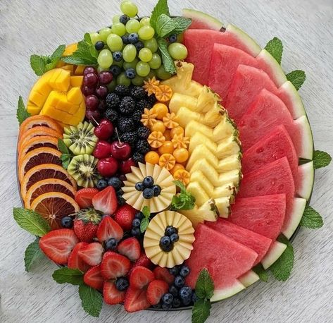 Fruit Buffet, Poolside Snacks, Fruits Decoration, Fruit Creations, Fruit Platter Designs, Decorações Com Comidas, Amazing Food Decoration, Party Food Buffet, Catering Ideas Food