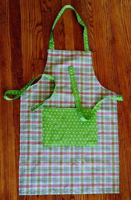 Diy Sew Apron, Full Apron Pattern Free, Sew An Apron For Beginners, How To Sew An Apron Easy, How To Sew An Apron, Make An Apron, Womens Apron Pattern Free, Sew An Apron, Homemade Aprons Easy