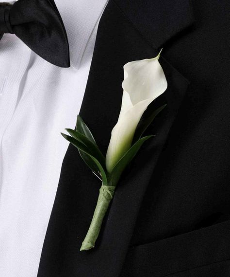 Calla Lily Corsage Wrist Prom, Bouteneire Groom, Grooms Flowers Boutonniere, Feather Boutineer, Lilly Boutonniere, Tulip Boutonniere, Black White And Green Wedding, Black Lillies, Calla Boutonniere