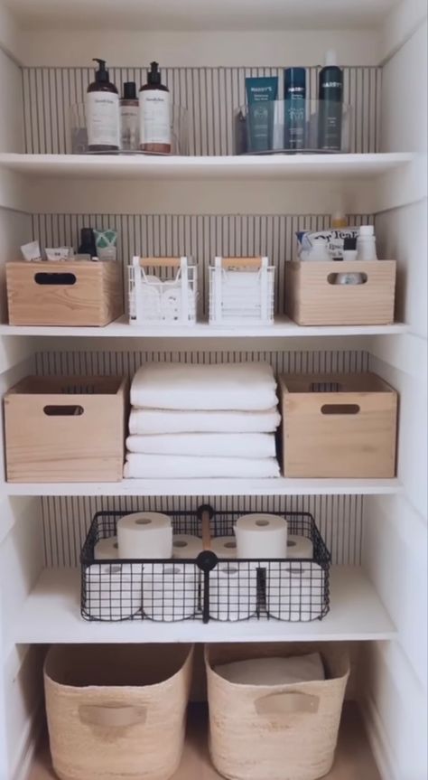 Bathroom Closet Organization Ideas, Bathroom Sink Organization, Bathroom Closet Organization, Sink Organization, Organizing Linens, Closet Organization Ideas, House Organisation, Bathroom Inspiration Modern, Linen Closet Organization