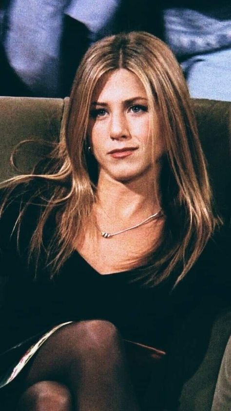 Jennifer Aniston Poster, Jennifer Aniston Wallpaper 90s, Crystals For Aquarius, Jennifer Aniston Wallpaper, Jennifer Aniston 90s, Jeniffer Aniston, Rachel Green Outfits, Jennifer Aniston Hair, Jennifer Aniston Style