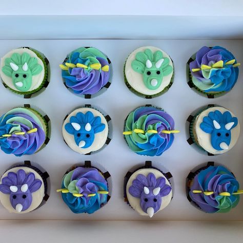 3 Rex Birthday Cupcakes, Buttercream Dinosaur Cupcakes, Cute Dino Cupcakes, Dinasour Dessert Ideas, Dinasour Birthday Cupcake Ideas, Dinosaurs Cupcakes Ideas, Easy Dino Cupcakes, Three Rex Birthday Cupcakes, Diy Dino Cupcakes