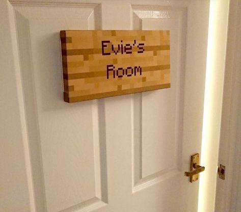 Adventure Time Room Decor, Geek Room Aesthetic, Minecraft Bedroom Ideas Real Life, Minecraft Cardboard, Manly Room, Room Tidying, Upstairs Decor, Minecraft Sign, Minecraft Decor