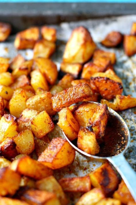 Seasoning For Potatoes, Potato Seasoning, Seasoned Roasted Potatoes, Roasted Potato, Seasoned Potatoes, Potato Sides, Potato Dishes, Idee Pasto Sano, Perfect Side Dish