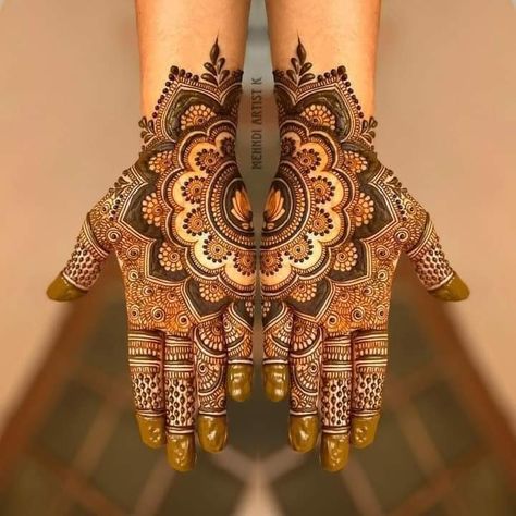 Mehndi Designs Front Hand Heavy, Brother Wedding Mehndi Design, Heavy Mehndi Designs, Hina Mehndi, Motif Henna, Designer Mehendi, Engagement Mehendi, Karva Chauth Mehndi Designs, Mehndi Bridal