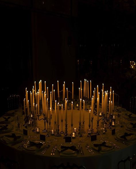 Candlelight Wedding Reception, Golden Cutlery, Round Table Settings, Candle Lit Dinner, Non Floral Centerpieces, Round Wedding Tables, Embroidered Bows, Candlelit Wedding, Candle Lit Wedding