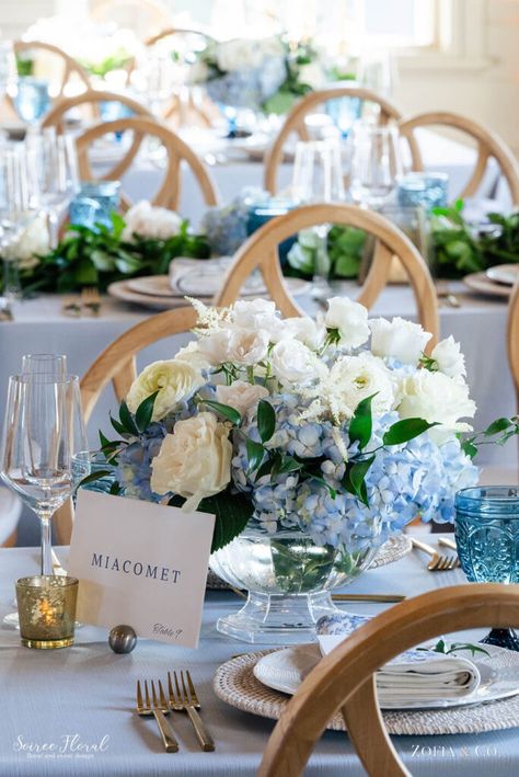 Wedding Table Decorations Hydrangea, Blue And White Wedding Table Decor, Nantucket Wedding Aesthetic, Hydrangea Arrangements Wedding, Pink Hydrangea Wedding, Wedding Cake Hydrangea, White Hydrangea Centerpieces, Chinoiserie Wedding, Round Wedding Tables