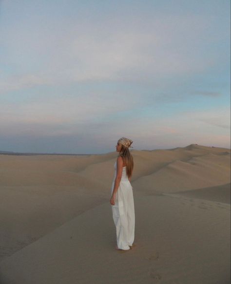 Dune Photoshoot Ideas, Sand Dunes Photoshoot Outfits, Glamis Sand Dunes Outfit, Desert Inspo Pics, Summer Desert Outfits, Morocco Photo Ideas, Egypt Picture Ideas, Egypt Instagram Pictures, Morocco Picture Ideas