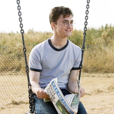 When u see it😂😂😂 Daniel Radcliffe Photoshoot, Daniel Radcliffe Movies, Harry Potter Theories, Harry Potter Order, Citate Harry Potter, Daniel Radcliffe Harry Potter, Tapeta Harry Potter, Buku Harry Potter, Harry Potter Images