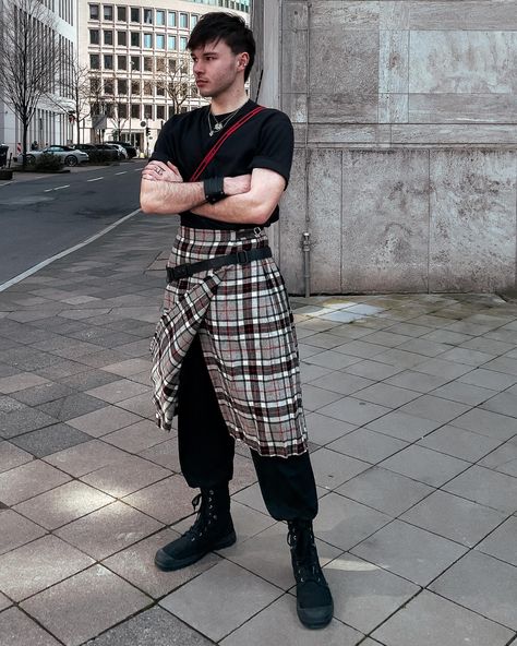 ~ Kilt ~ #kilt #duesseldorf #mensstyle #germangay #idk Mens Kilts Outfit, Casual Kilt Outfit Men, Kilt Outfit Men, Kilt Fashion, Kilt Outfits, Warped Tour, April 13, Kilt, Fashion Art