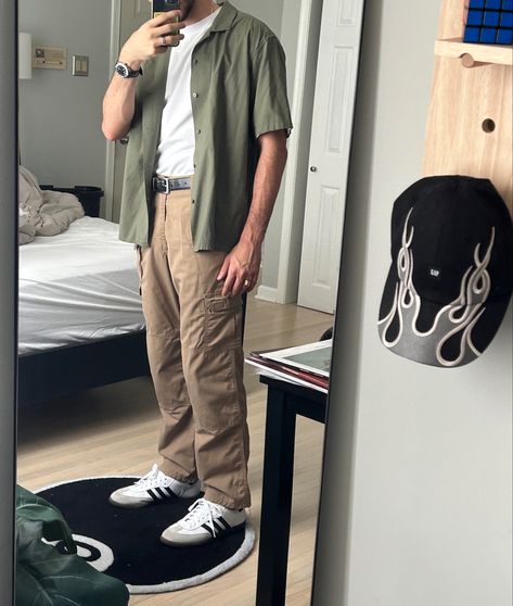 Men’s Streetwear outfit idea inspo inspiration Khaki Outfit Men, Cargo Outfit Men, 70's Outfits, Beige Pants Outfit, Cargo Wide Leg Pants, Green Cargo Pants Outfit, Pants For Man, Cargo Pants Outfit Men, Beige Pants Men