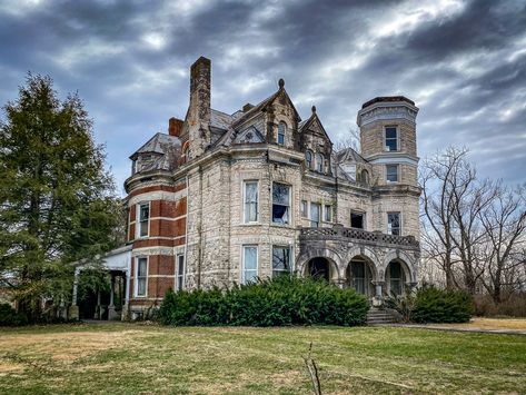 Abandoned Castles, Old Mansions, Harrodsburg Kentucky, Abandoned Mansion For Sale, Old Victorian House, Old Victorian Homes, Abandoned Mansion, Old Abandoned Houses, Castles Interior