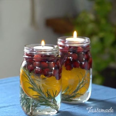 DIY Holiday Table Decor NEED:⠀ mason jars⠀ orange⠀ rosemary⠀ cranberry⠀ water⠀ tea lights⠀ Lilin Aroma, Diy Wedding Video, Mason Jar Crafts Diy, Kraf Diy, Tabletop Decor, Deco Floral, Wedding Diy, Thanksgiving Decor, Mason Jar Crafts