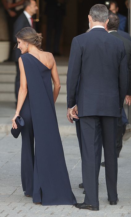 Queen Letizia of Spain just stepped out in the most stunning jumpsuit and we are in awe Jumpsuit Designs For Women, Blue Jumpsuit Outfit Wedding, Navy Blue Jumpsuit Outfit, Blue Jumpsuits Outfit, Jumpsuit Designs, Jumpsuit Outfit Wedding, Spanish Dance, Navy Jumpsuit, Trendy Jumpsuit