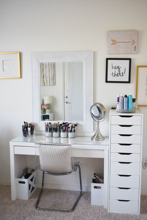 Makeup Storage For Small Spaces, Makeup Room Decor Small Spaces, Dressing Room Decor, Makeup Storage Organization, Makeup Room Decor, Beauty Room Decor, Vanity Area, Dekorasi Kamar Tidur, Ideas For Small Spaces