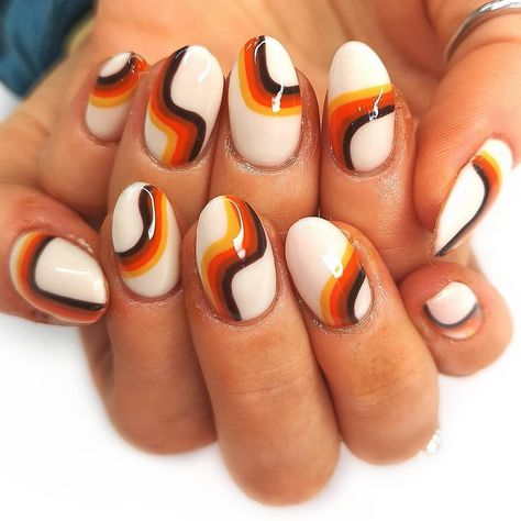 Moody Spring Nails, 60s Nails, Manicure Nails Design, Vibe Nails, It Nails, Disco Nails, Brown Nail Art, September Nails, Retro Nails