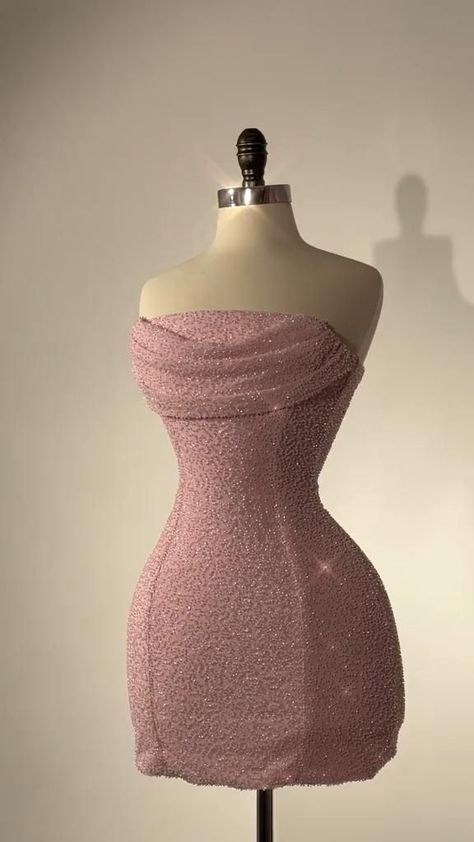 Glam Dress Short, 18th Birthday Dress, Glittery Dress, Tight Dress Outfit, Dinner Dress Classy, Classy Prom Dresses, Stunning Prom Dresses, Looks Party, Prom Dress Inspiration