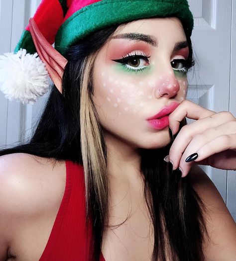 Easy Elf Makeup Christmas, Xmas Elf Makeup, Christmas Elf Makeup Looks, Elf Makeup Looks Christmas, Elves Makeup, Elf Makeup Looks, Artsy Hairstyles, Girl Elf Costume, Christmas Elf Makeup