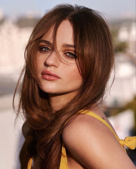 Joey King — Byrdie magazine Joey King, Famous Girls, Hollywood Actor, Celebrity Look, Maquillaje De Ojos, Celebrities Female, Celebrity Crush, Hair Inspo, Brown Hair